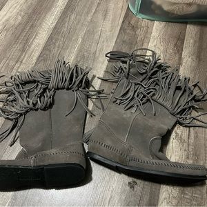 Minntonka suede boots